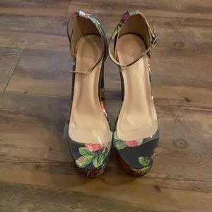 Flower heels size 10